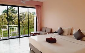 ซานาดู บีช รีสอร์ท